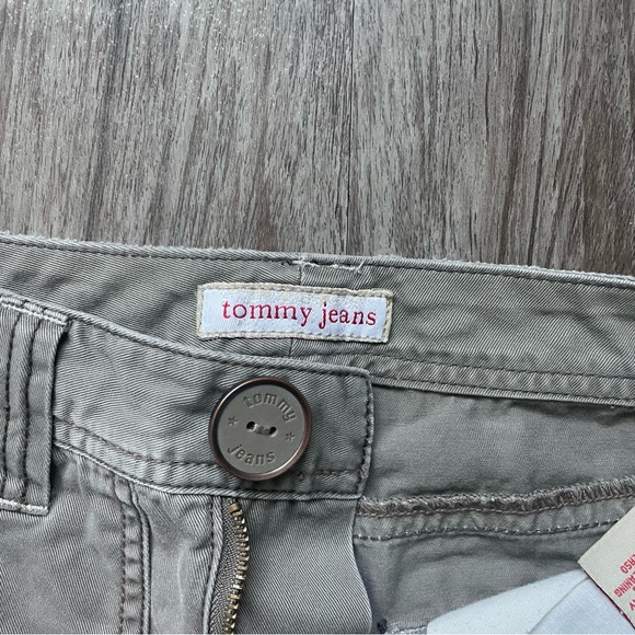 🥀Vintage Tommy Jeans denim skirt 🥀Size 5/fits like a 25-26 🥀Amazing condition - Picture 3 of 4